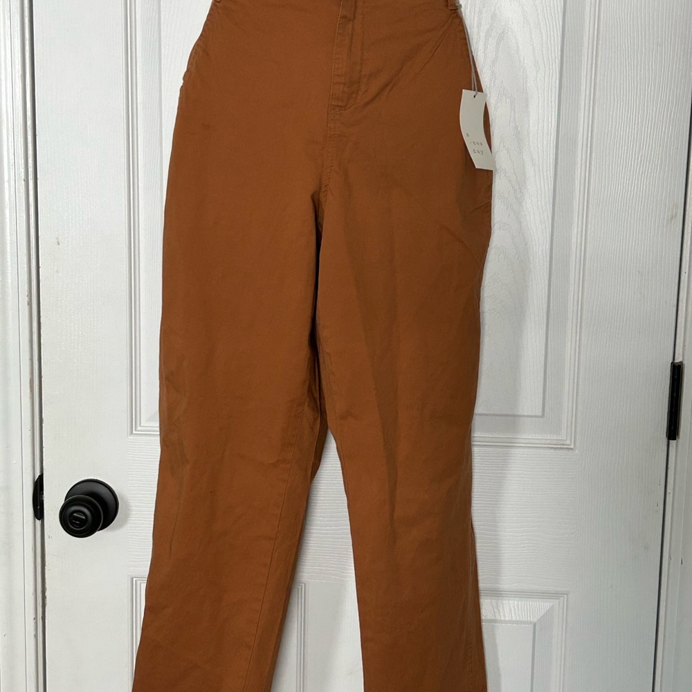 New with tags! Size 6 high rise straight, stretch pants.